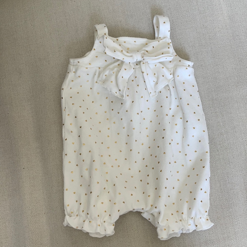 Bloomies baby White gold heart bow onesie 6m
